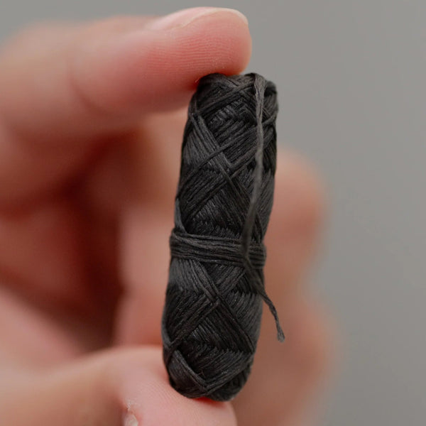 refillable Dental floss: 80% bamboo fiber, 20% polyester, essential oils + candelilla wax. 